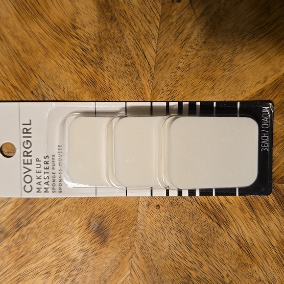 Covergirl Trublend Foundation in Warm Beige with Bonus Sponge Applicators - Picture 6 of 9